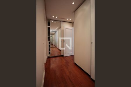 Apartamento à venda com 334m², 4 quartos e 6 vagasCloset da suíte 4