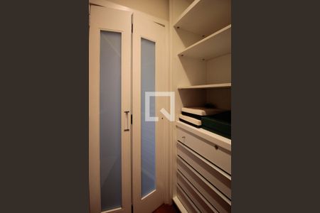 Apartamento à venda com 334m², 4 quartos e 6 vagasCloset da suíte 1