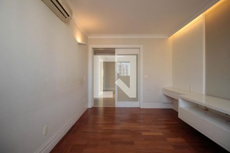 Apartamento à venda com 334m², 4 quartos e 6 vagasSala de TV