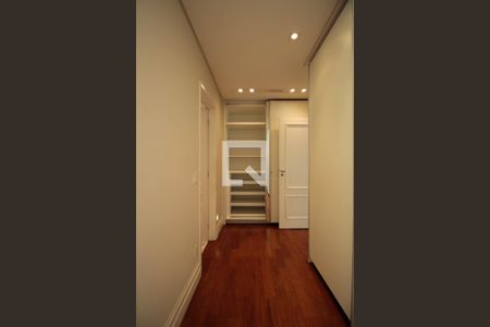 Apartamento à venda com 334m², 4 quartos e 6 vagasCloset da suíte 4