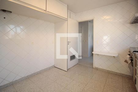 Apartamento à venda com 334m², 4 quartos e 6 vagasCozinha