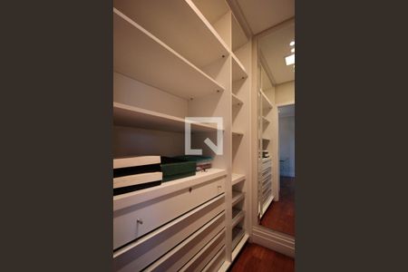 Apartamento à venda com 334m², 4 quartos e 6 vagasCloset da suíte 1