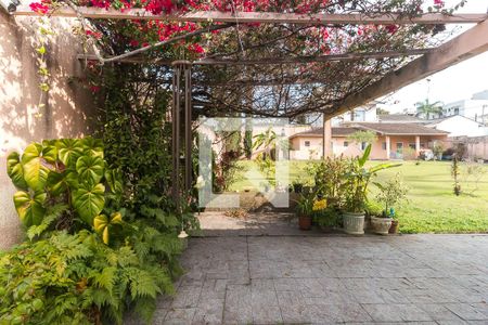 Casa para alugar com 360m², 3 quartos e 8 vagasQuintal