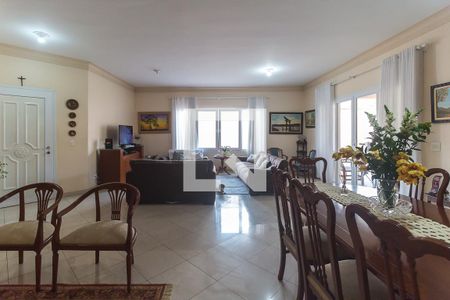 Sala de casa para alugar com 3 quartos, 360m² em Vila Oliveira, Mogi das Cruzes