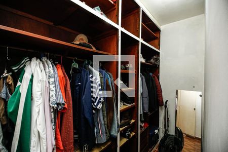 Casa à venda com 100m², 5 quartos e 7 vagas Casa à venda com 100m², 5 quartos e 7 vagasCloset Suíte