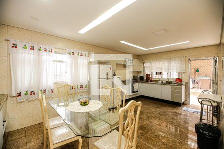 Casa à venda com 100m², 5 quartos e 7 vagas Casa à venda com 100m², 5 quartos e 7 vagasCozinha