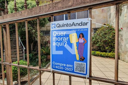 Casa à venda com 100m², 5 quartos e 7 vagas Casa à venda com 100m², 5 quartos e 7 vagasFachada