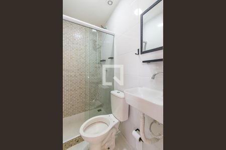 Banheiro de kitnet/studio para alugar com 1 quarto, 20m² em Penha, Rio de Janeiro