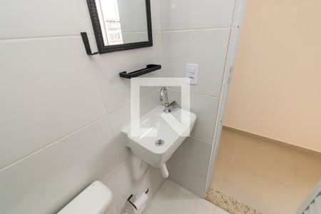 Banheiro de kitnet/studio para alugar com 1 quarto, 20m² em Penha, Rio de Janeiro