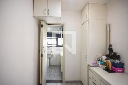 Apartamento à venda com 163m², 3 quartos e 3 vagas Apartamento à venda com 163m², 3 quartos e 3 vagasQuarto de Serviço