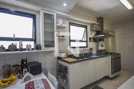 Apartamento à venda com 163m², 3 quartos e 3 vagas Apartamento à venda com 163m², 3 quartos e 3 vagasCozinha