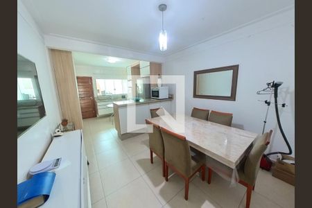 Casa à venda com 150m², 3 quartos e 3 vagas Casa à venda com 150m², 3 quartos e 3 vagasCozinha