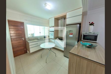 Casa à venda com 150m², 3 quartos e 3 vagas Casa à venda com 150m², 3 quartos e 3 vagasCozinha