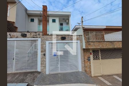 Casa à venda com 150m², 3 quartos e 3 vagas Casa à venda com 150m², 3 quartos e 3 vagasFachada
