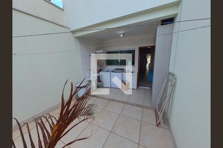 Casa à venda com 150m², 3 quartos e 3 vagas Casa à venda com 150m², 3 quartos e 3 vagasÁrea de Serviço