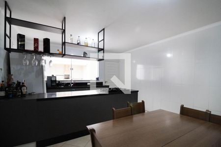 Casa à venda com 130m², 3 quartos e 2 vagasCozinha 