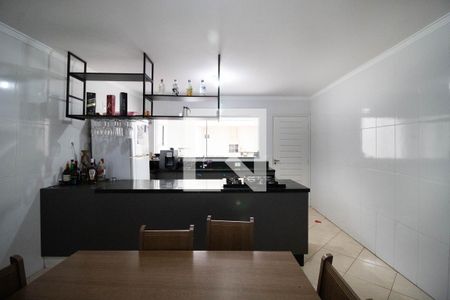 Casa à venda com 130m², 3 quartos e 2 vagasCozinha 