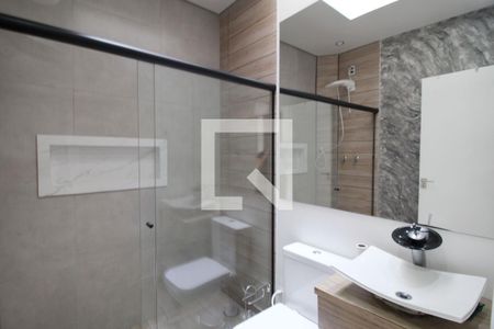 Casa de condomínio para alugar com 230m², 3 quartos e 4 vagasBanheiro da Suíte 3