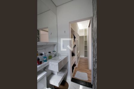 Casa de condomínio para alugar com 230m², 3 quartos e 4 vagasBanheiro da Suíte 2