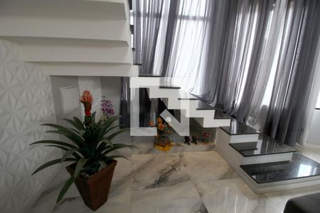Casa de condomínio para alugar com 230m², 3 quartos e 4 vagasSala