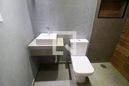 Casa de condomínio para alugar com 230m², 3 quartos e 4 vagasBanheiro Social