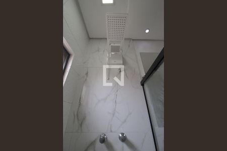 Casa de condomínio para alugar com 230m², 3 quartos e 4 vagasBanheiro da Suíte 2