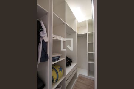 Casa de condomínio para alugar com 230m², 3 quartos e 4 vagasCloset da Suíte 2