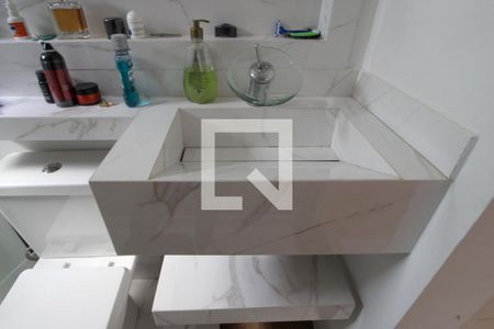 Casa de condomínio para alugar com 230m², 3 quartos e 4 vagasBanheiro da Suíte 2