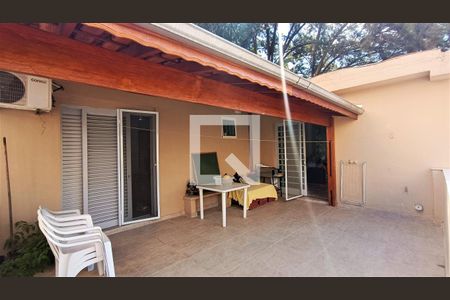 Casa à venda com 533m², 3 quartos e sem vaga Casa à venda com 533m², 3 quartos e sem vagaVaranda