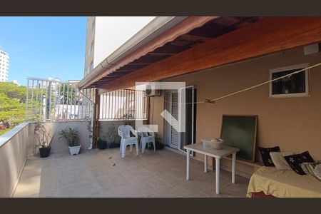 Casa à venda com 533m², 3 quartos e sem vaga Casa à venda com 533m², 3 quartos e sem vagaVaranda