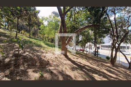 Casa à venda com 533m², 3 quartos e sem vaga Casa à venda com 533m², 3 quartos e sem vagaÁrea externa - Praça