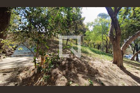 Casa à venda com 533m², 3 quartos e sem vaga Casa à venda com 533m², 3 quartos e sem vagaÁrea externa - Praça