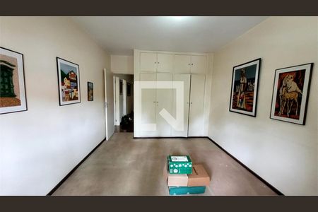 Casa à venda com 4 quartos, 369m² em Vila Elvira, São Paulo