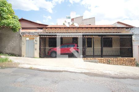Casa à venda com 360m², 7 quartos e 2 vagasFachada