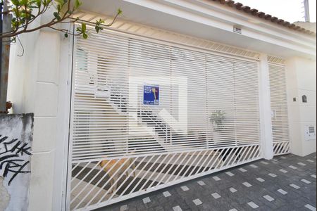 Casa à venda com 130m², 2 quartos e 3 vagas Casa à venda com 130m², 2 quartos e 3 vagasFachada