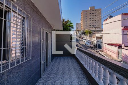 Casa à venda com 180m², 3 quartos e 2 vagas Casa à venda com 180m², 3 quartos e 2 vagasVaranda