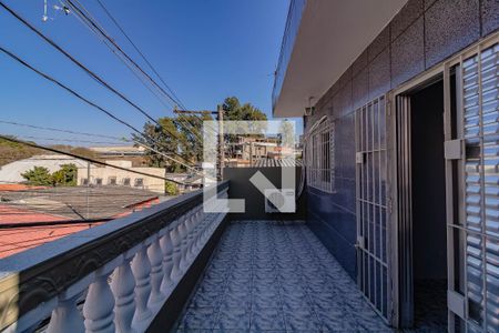 Casa à venda com 180m², 3 quartos e 2 vagas Casa à venda com 180m², 3 quartos e 2 vagasVaranda