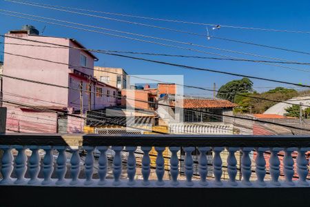 Casa à venda com 180m², 3 quartos e 2 vagas Casa à venda com 180m², 3 quartos e 2 vagasVaranda