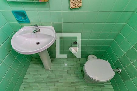 Casa de condomínio à venda com 184m², 3 quartos e 2 vagasBanheiro Social