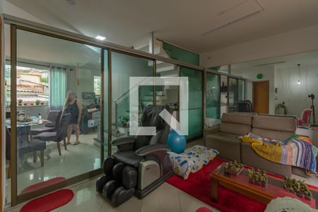 Sala de casa à venda com 3 quartos, 240m² em Novo Glória, Belo Horizonte