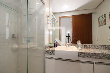 Apartamento à venda com 65m², 2 quartos e 1 vaga Apartamento à venda com 65m², 2 quartos e 1 vagaBanheiro Social
