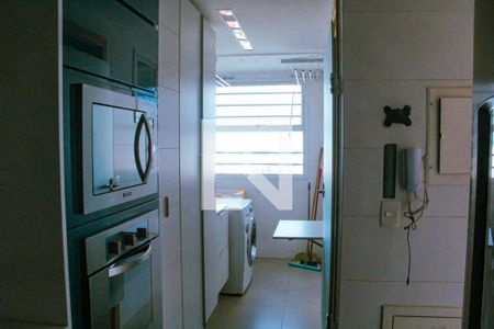 Apartamento à venda com 144m², 3 quartos e 2 vagas Apartamento à venda com 144m², 3 quartos e 2 vagasCozinha e Área de Serviço