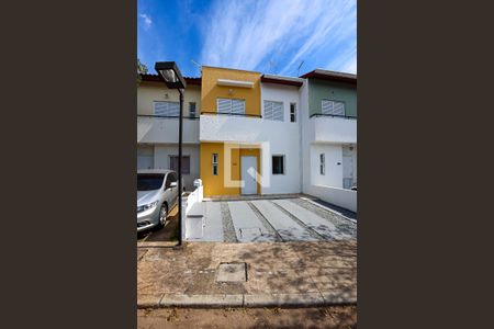 Casa de condomínio para alugar com 72m², 3 quartos e 2 vagas Casa de condomínio para alugar com 72m², 3 quartos e 2 vagasFachada da casa