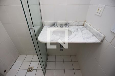 Casa de condomínio para alugar com 72m², 3 quartos e 2 vagas Casa de condomínio para alugar com 72m², 3 quartos e 2 vagasSuíte - banheiro - detalhes