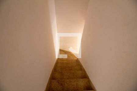 Casa à venda com 80m², 2 quartos e 1 vagaEscada