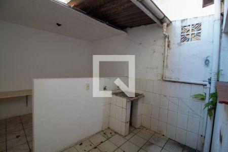 Casa à venda com 80m², 2 quartos e 1 vagaÁrea de Serviço - Quintal