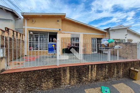 Casa à venda com 170m², 3 quartos e 3 vagas Casa à venda com 170m², 3 quartos e 3 vagasPLACA INSTALADA NA FACHADA