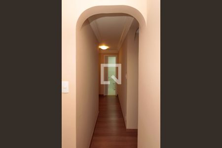 Corredor de apartamento para alugar com 2 quartos, 63m² em Vila Uberabinha, São Paulo