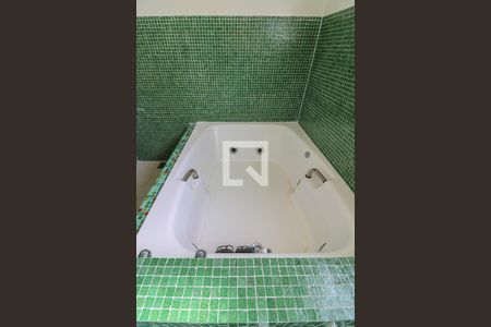 Casa de condomínio à venda com 520m², 5 quartos e 3 vagasSuíte 1 - Banheiro