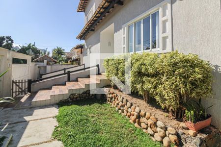 Casa de condomínio à venda com 520m², 5 quartos e 3 vagasÁrea externa - Frente da casa